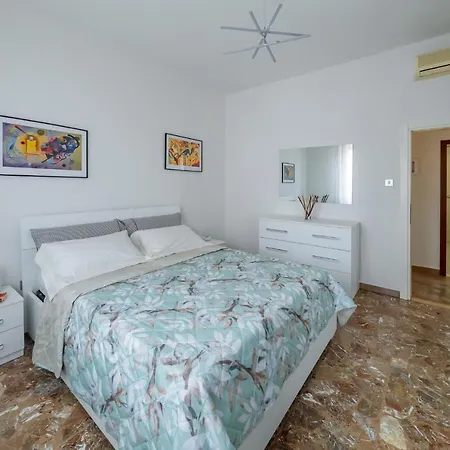 Apartament Guesthost - Ospedale Sant'orsola Pizzardi White *