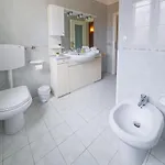 Guesthost - Ospedale Sant'orsola Pizzardi White Apartament Bolonia